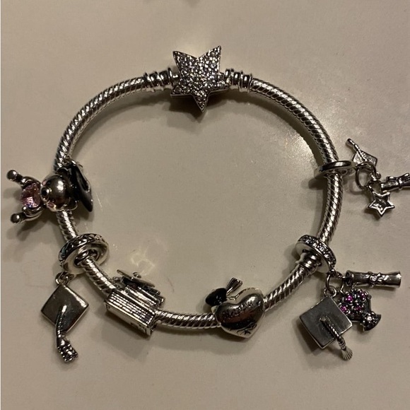 Pandora 2024 graduation bracelet size 17cm with 6 charms and keychain - Picture 2 of 12